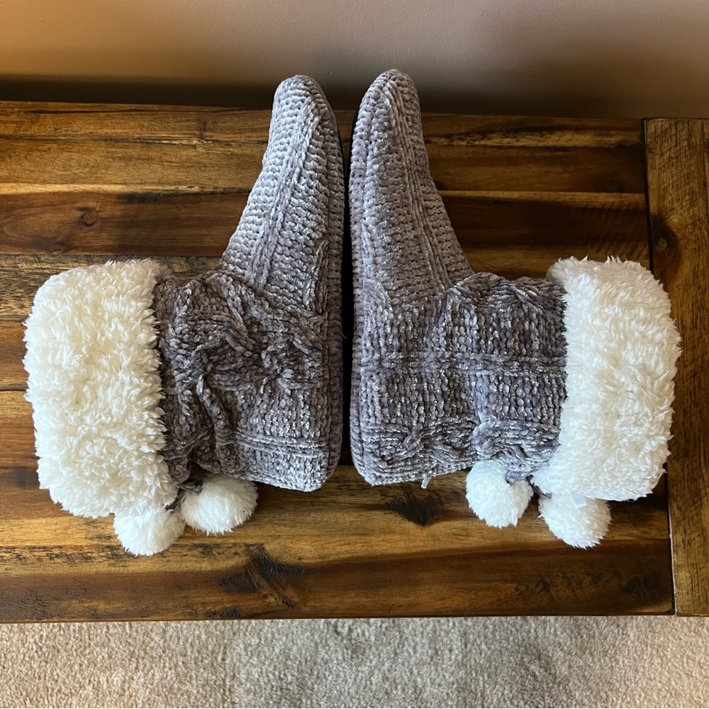 Woman’s Cozy Gray and White Knit Slippers